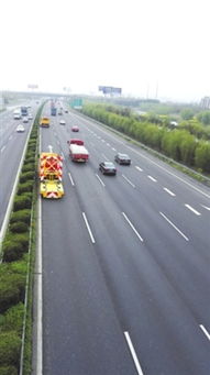 蘇嘉杭高速舉行防撞緩沖車實戰演練，筑牢道路作業安全防線